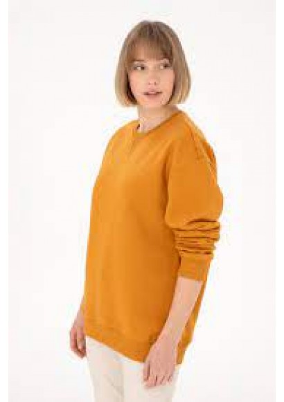 Yumru boyunlu sarı svitter